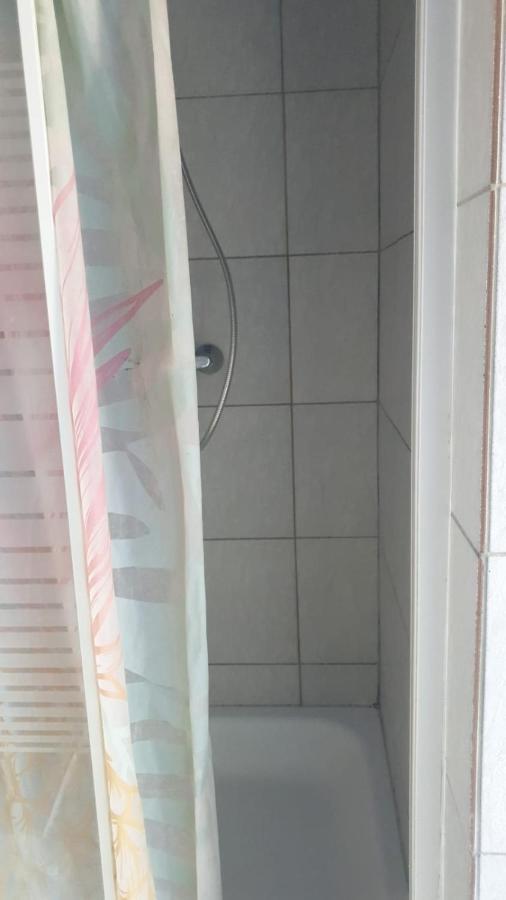 Isas Hostel Берлин Екстериор снимка