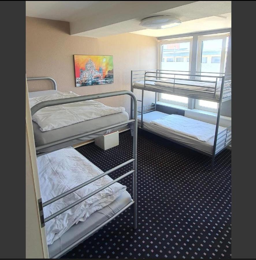 Isas Hostel Берлин Екстериор снимка