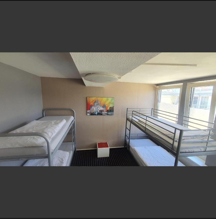 Isas Hostel Берлин Екстериор снимка