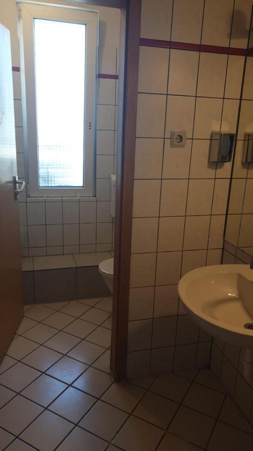 Isas Hostel Берлин Екстериор снимка