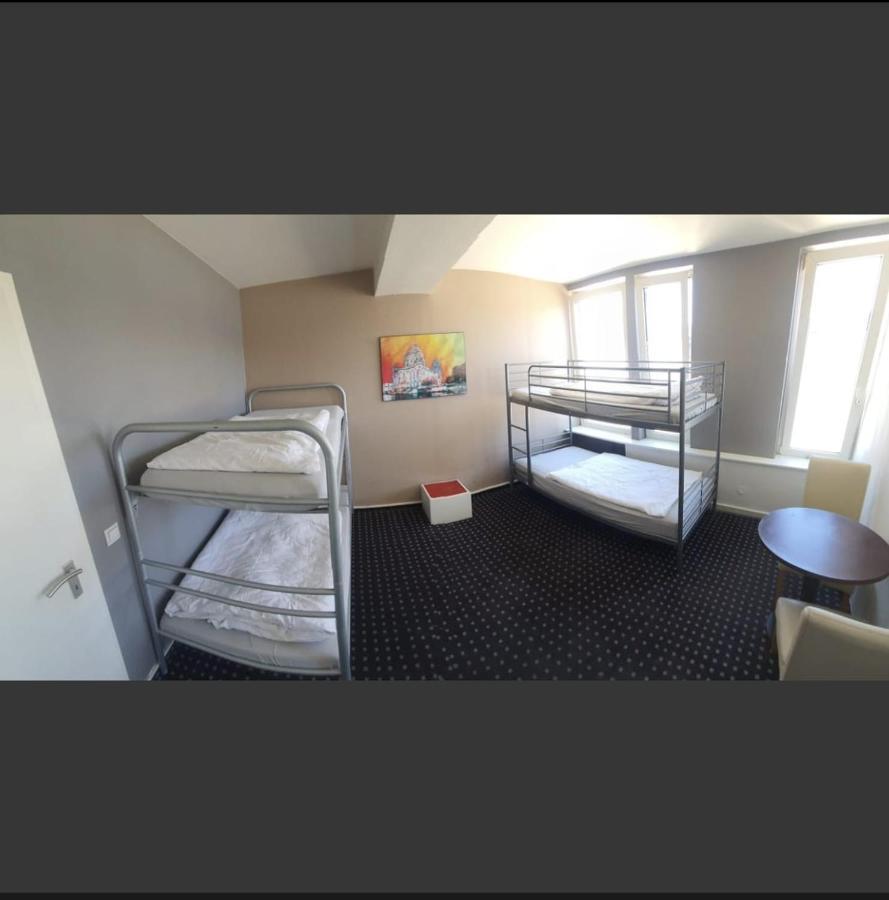 Isas Hostel Берлин Екстериор снимка