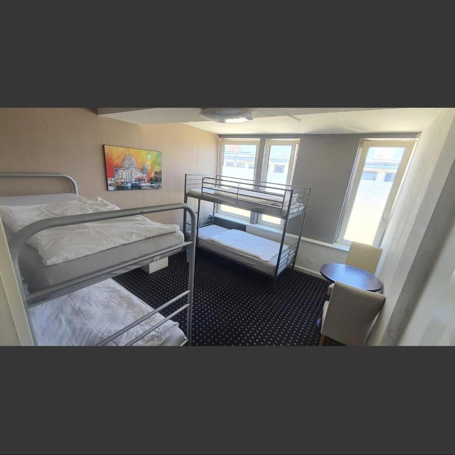 Isas Hostel Берлин Екстериор снимка