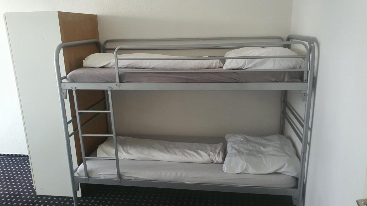 Isas Hostel Берлин Екстериор снимка