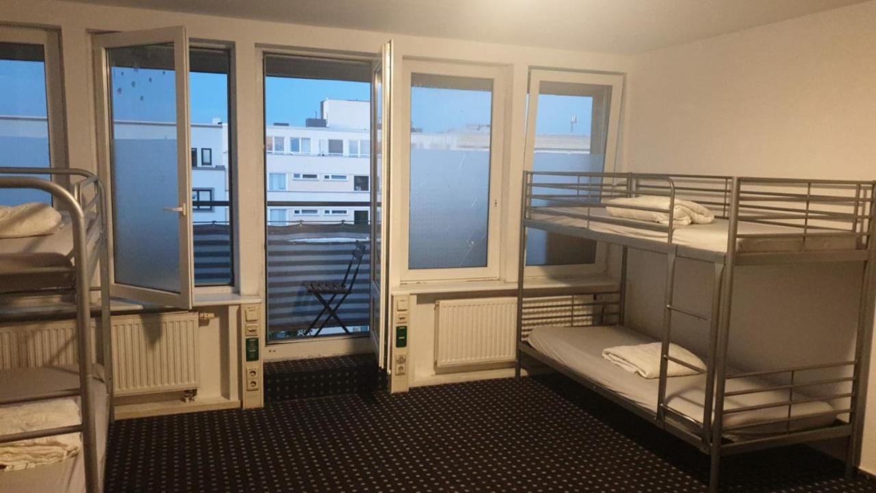 Isas Hostel Берлин Екстериор снимка