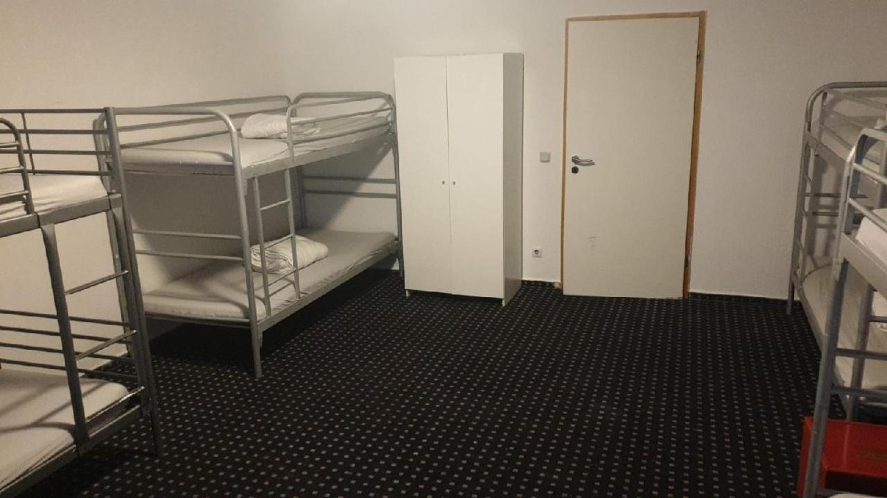 Isas Hostel Берлин Екстериор снимка