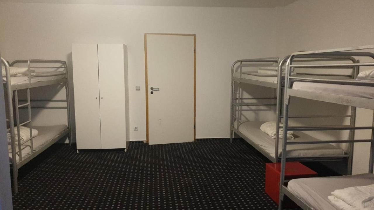 Isas Hostel Берлин Екстериор снимка