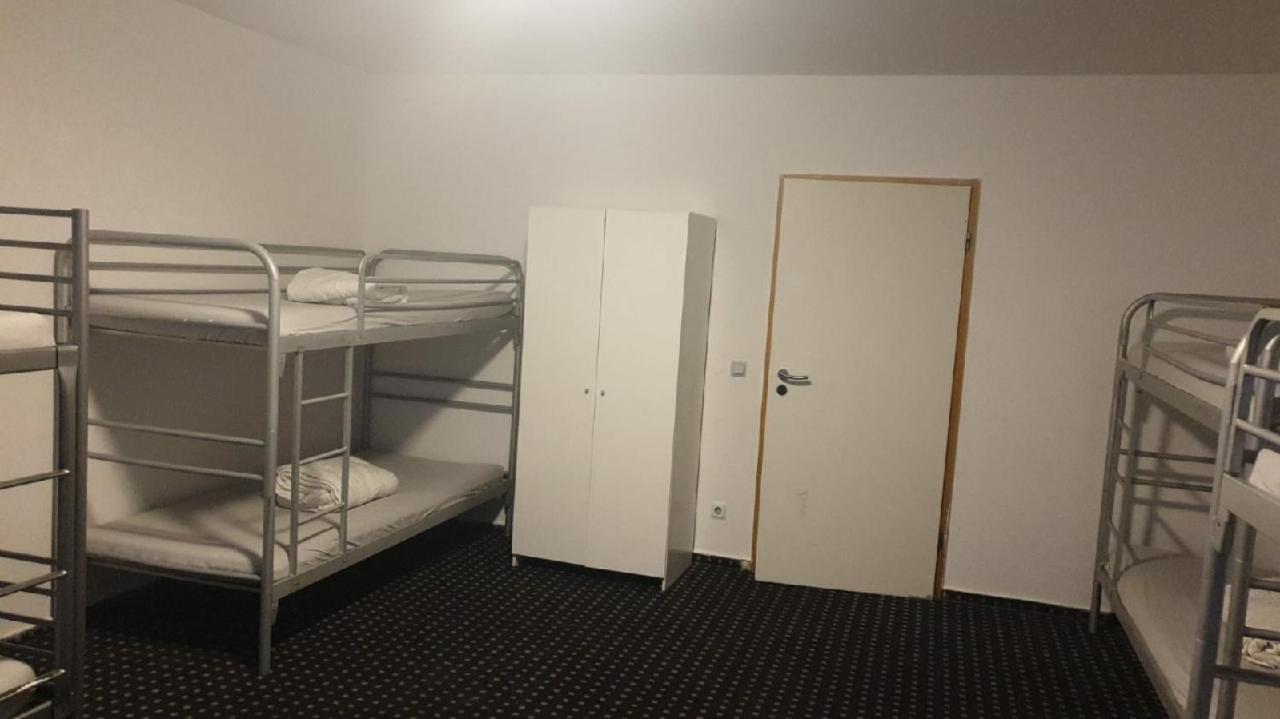 Isas Hostel Берлин Екстериор снимка