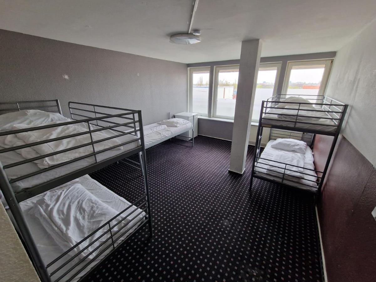 Isas Hostel Берлин Екстериор снимка