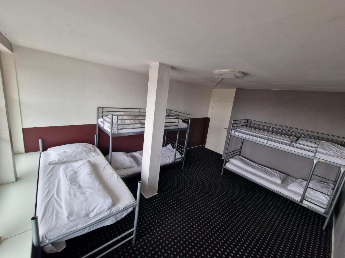 Isas Hostel Берлин Екстериор снимка