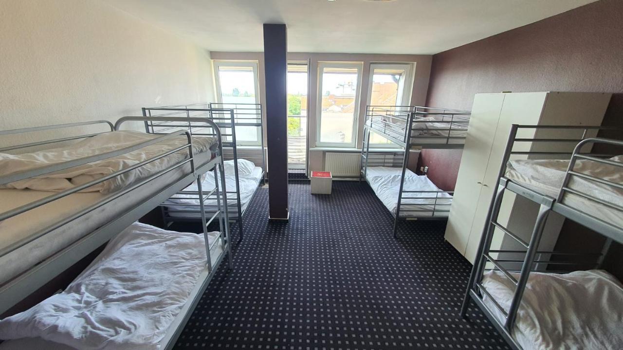 Isas Hostel Берлин Екстериор снимка